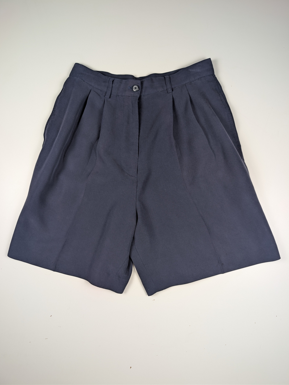 Vintage 90s Women's Ashworth Navy Blue Pleated Bermuda Golf Shorts Size 8 Preppy